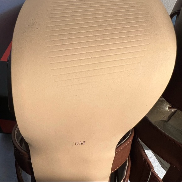 “NEW” G BY GUESS HIGH HEELS - Picture 15 of 16